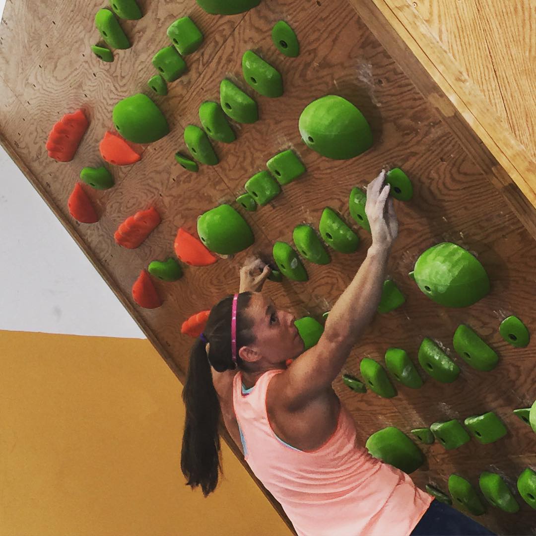 Doing alternating gaston typewriters up the wall at @refugeclimbingcenter to build shoulder strength ?
#climbing #training #trainingforclimbing #systemswall #systemswalltraining
- @alexjohnson89